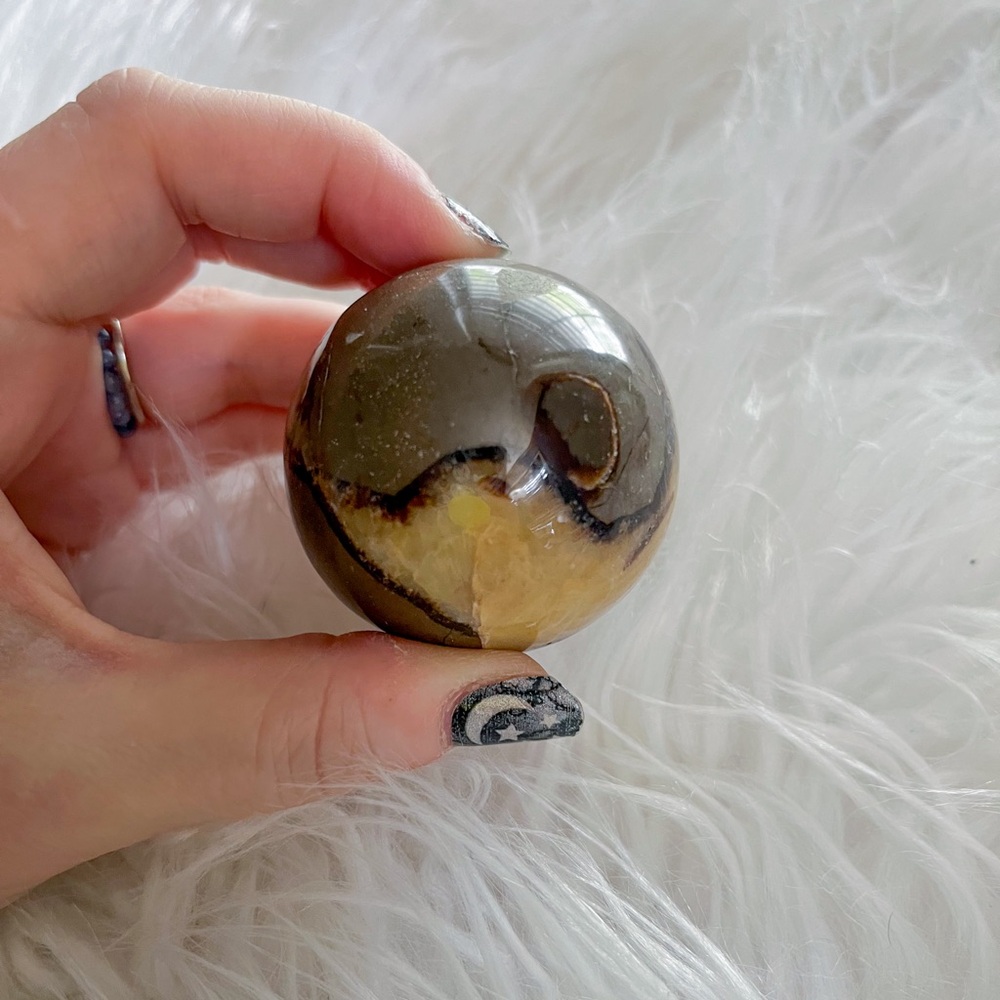 Septarian sphere - Picture 3 of 4